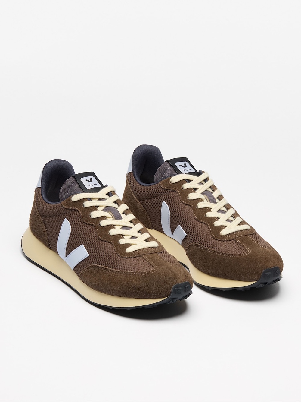 NEW VEJA Rio Branco II Alveomesh Eagle Swan
Brown / Blue Size 10